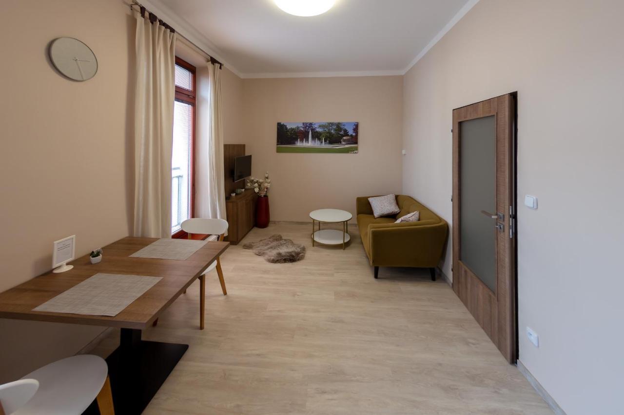 פודבראדי Penzion Apartmany Resident מראה חיצוני תמונה