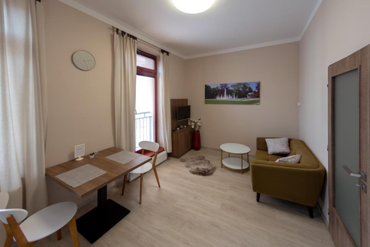 פודבראדי Penzion Apartmany Resident מראה חיצוני תמונה