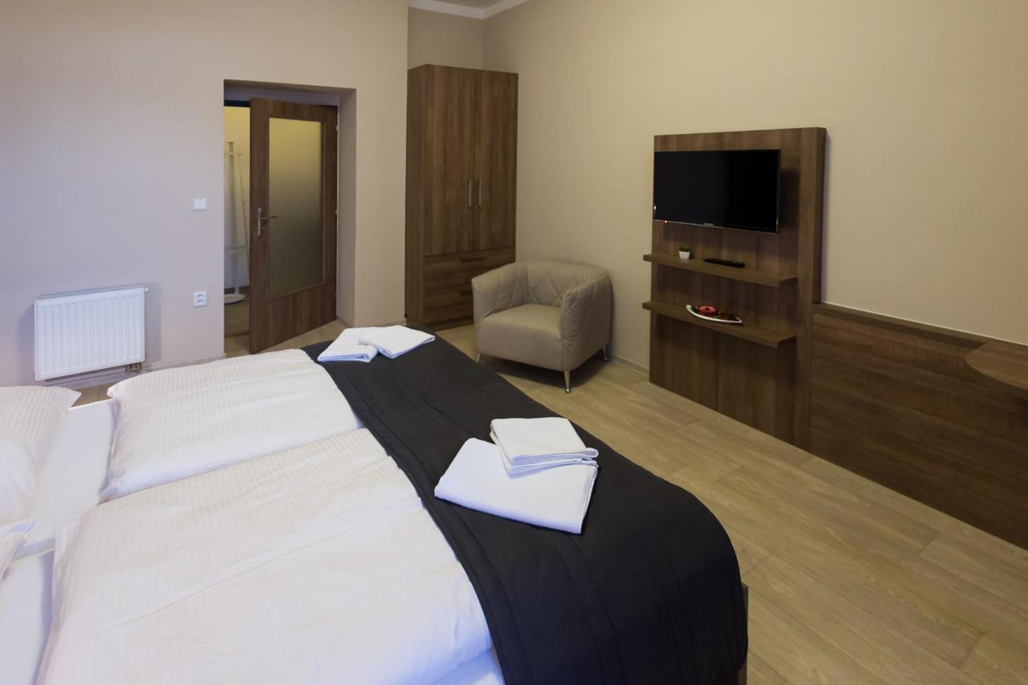 פודבראדי Penzion Apartmany Resident מראה חיצוני תמונה