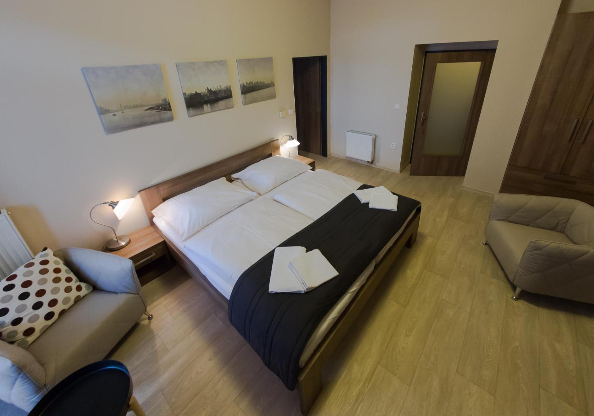 פודבראדי Penzion Apartmany Resident מראה חיצוני תמונה