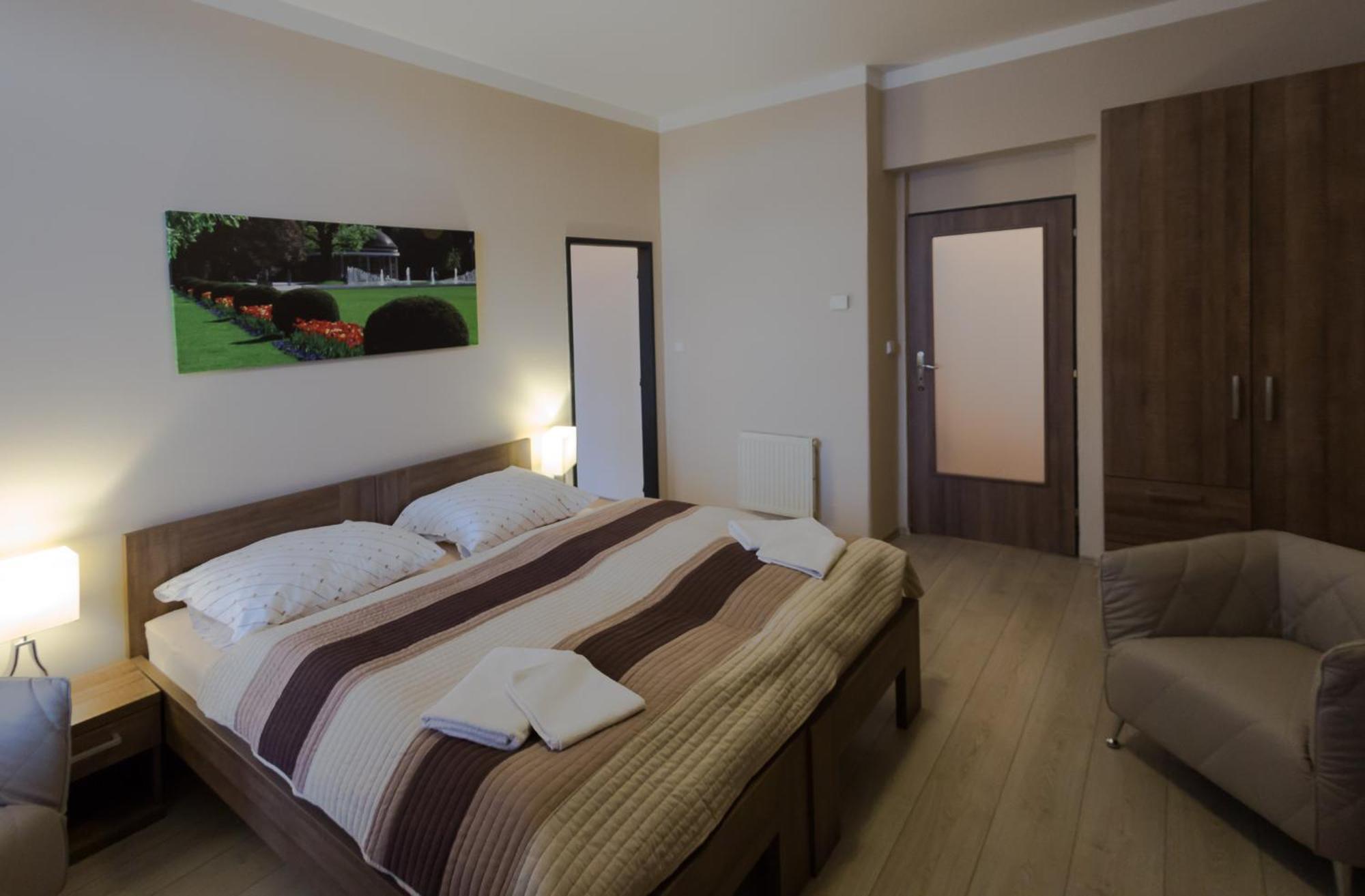 פודבראדי Penzion Apartmany Resident מראה חיצוני תמונה
