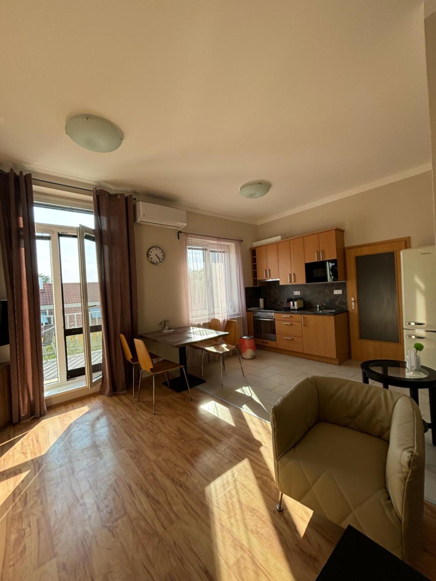 פודבראדי Penzion Apartmany Resident מראה חיצוני תמונה