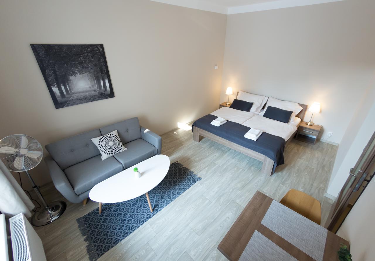 פודבראדי Penzion Apartmany Resident מראה חיצוני תמונה