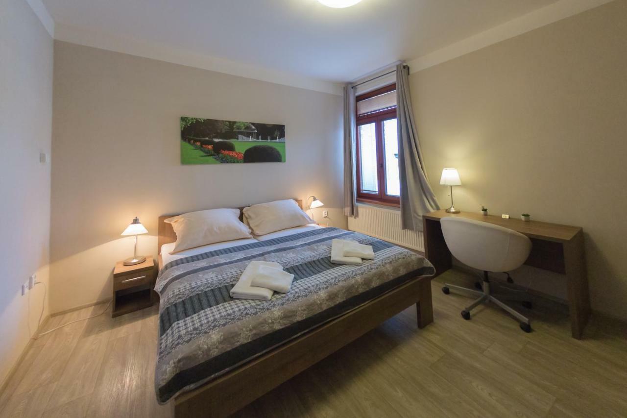 פודבראדי Penzion Apartmany Resident מראה חיצוני תמונה