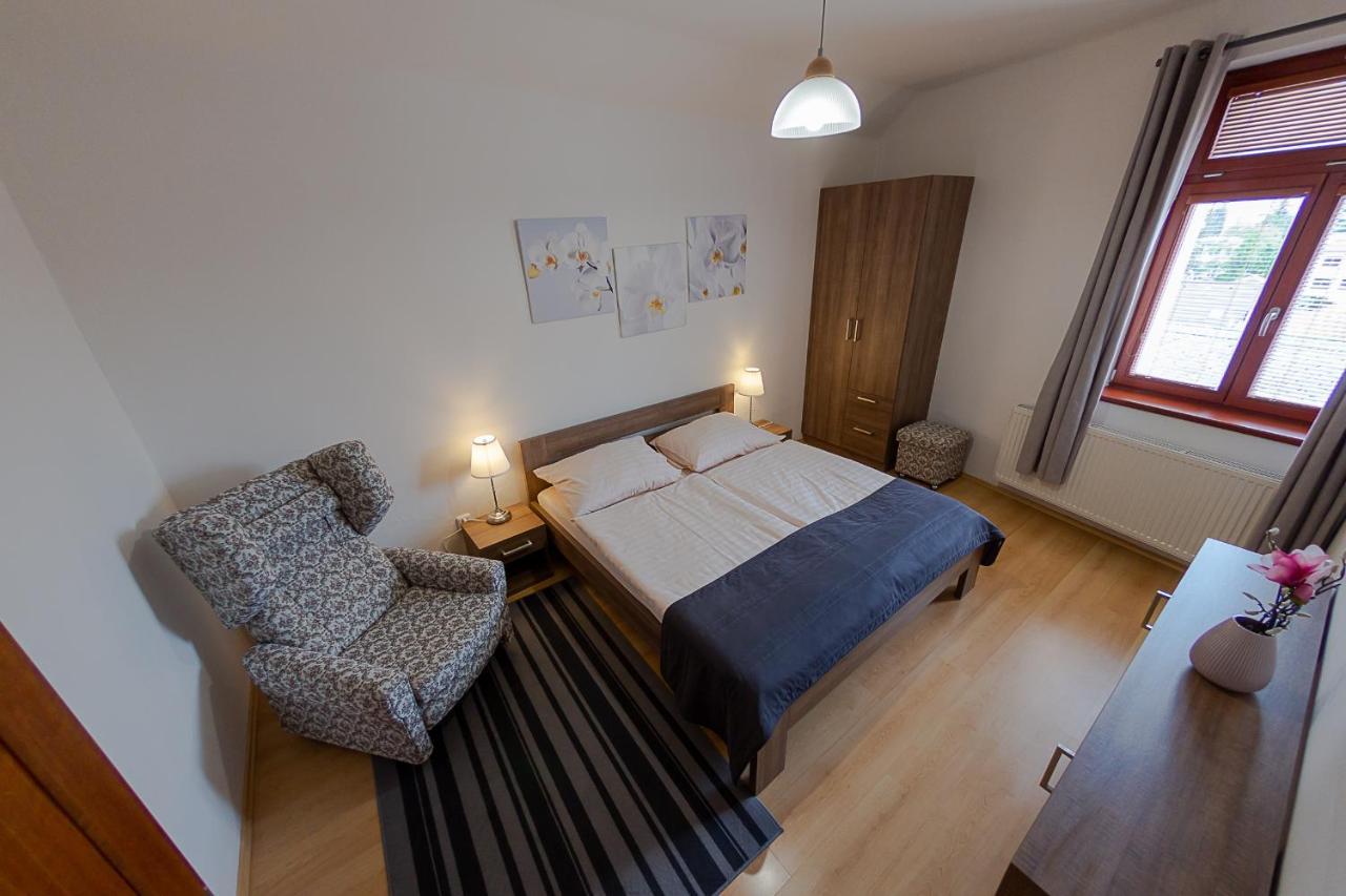 פודבראדי Penzion Apartmany Resident מראה חיצוני תמונה